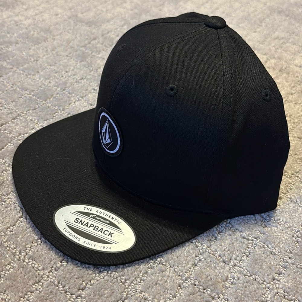 Volcom SnapBack Hat - Picture 2 of 7